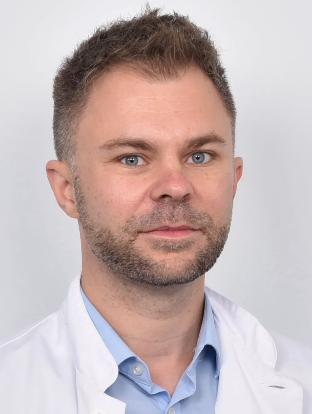 Portrait of Dr. med. Florian Pfefferkorn.